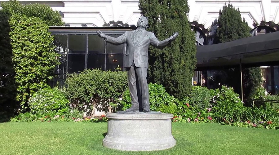 Tony Bennett statue